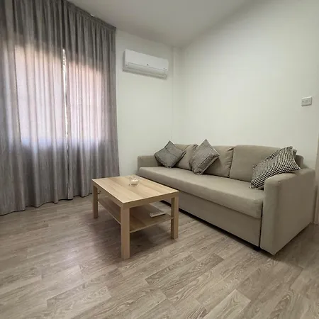 Stylish 2br In Center Of Apartment *